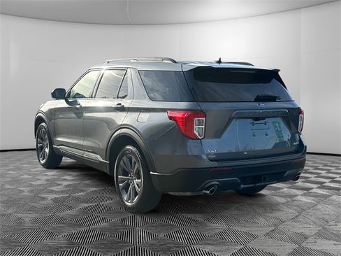 Used 2022 Ford Explorer XLT w/ XLT Sport Appearance Package image 3