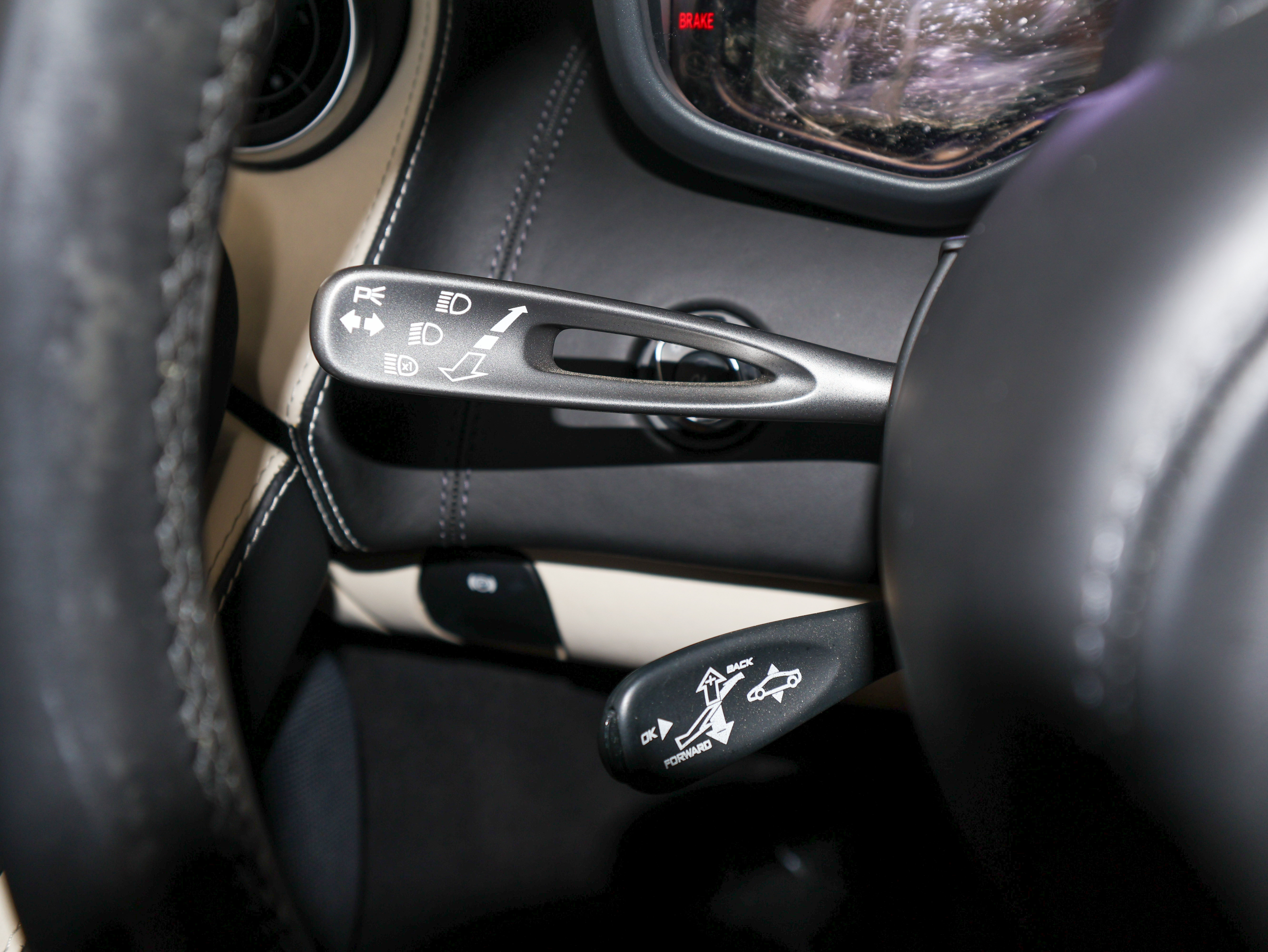 Used 2018 McLaren 570S RWD image 26