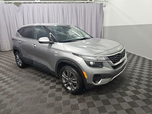 Used 2023 Kia Seltos LX image 3