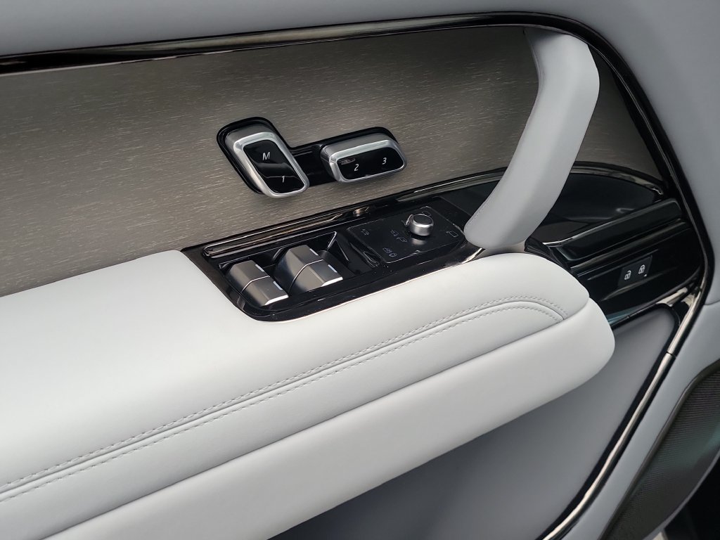 New 2026 Land Rover Range Rover SV AWD/4WD image 24