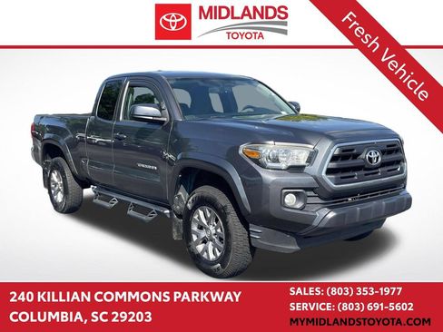 Used 2017 Toyota Tacoma SR5 w/ Tow Package AWD/4WD image 1