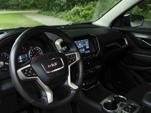 Used 2018 GMC Terrain Denali w/ Advanced Safety Package AWD/4WD image 16