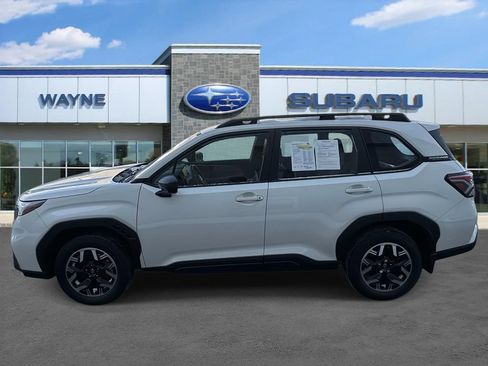 Used 2025 Subaru Forester AWD/4WD image 5