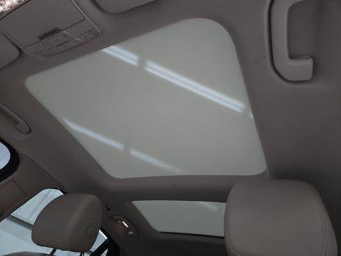 Used 2018 Mercedes-Benz GLC 300 4MATIC image 9