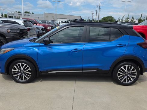 Used 2023 Nissan Kicks SR w/ SR Premium Package FWD image 2