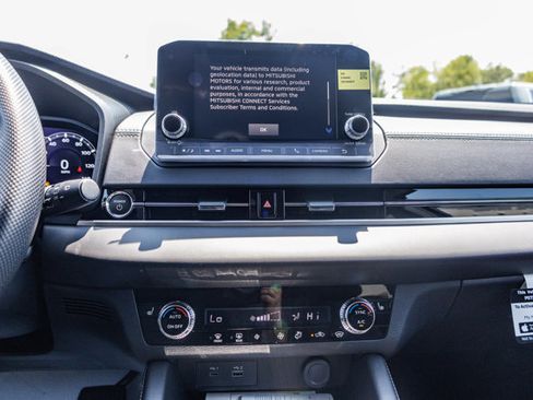 New 2025 Mitsubishi Outlander ES image 24