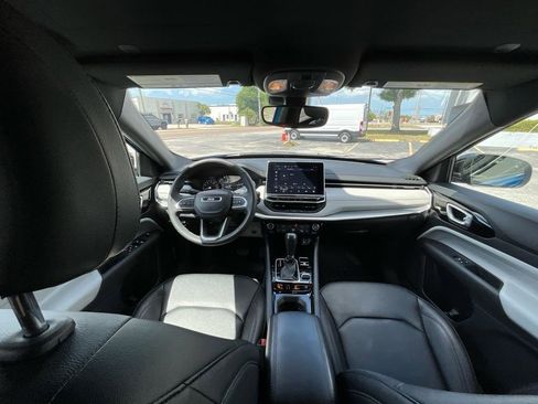 Used 2024 Jeep Compass Limited image 15