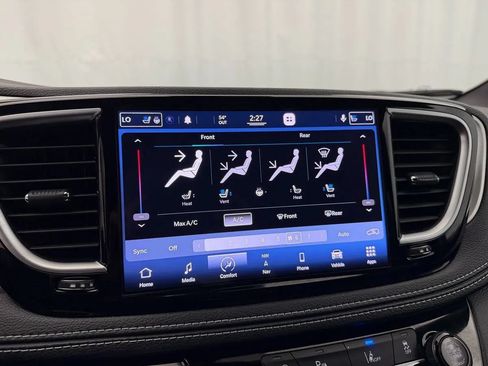 Used 2021 Chrysler Pacifica Limited w/ Uconnect Theater Family Group FWD image 19