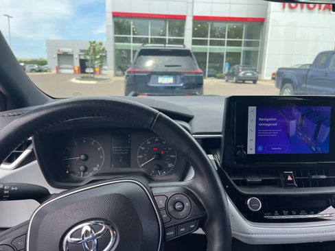 Used 2023 Toyota Corolla SE w/ SE Premium Package FWD image 11