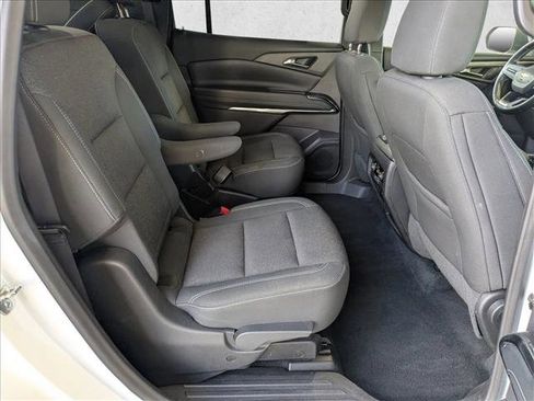 Used 2024 Chevrolet Traverse LT image 17