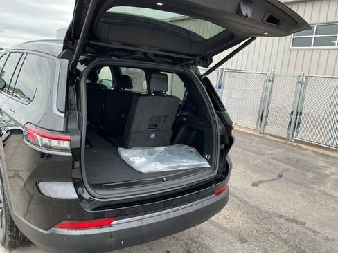 New 2026 Jeep Grand Cherokee L 4WD image 12