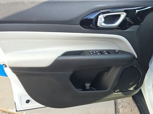 New 2026 Jeep Compass Limited image 14