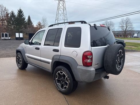 Used 2007 Jeep Liberty Sport image 4