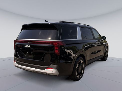 New 2026 Kia Carnival EX FWD image 11