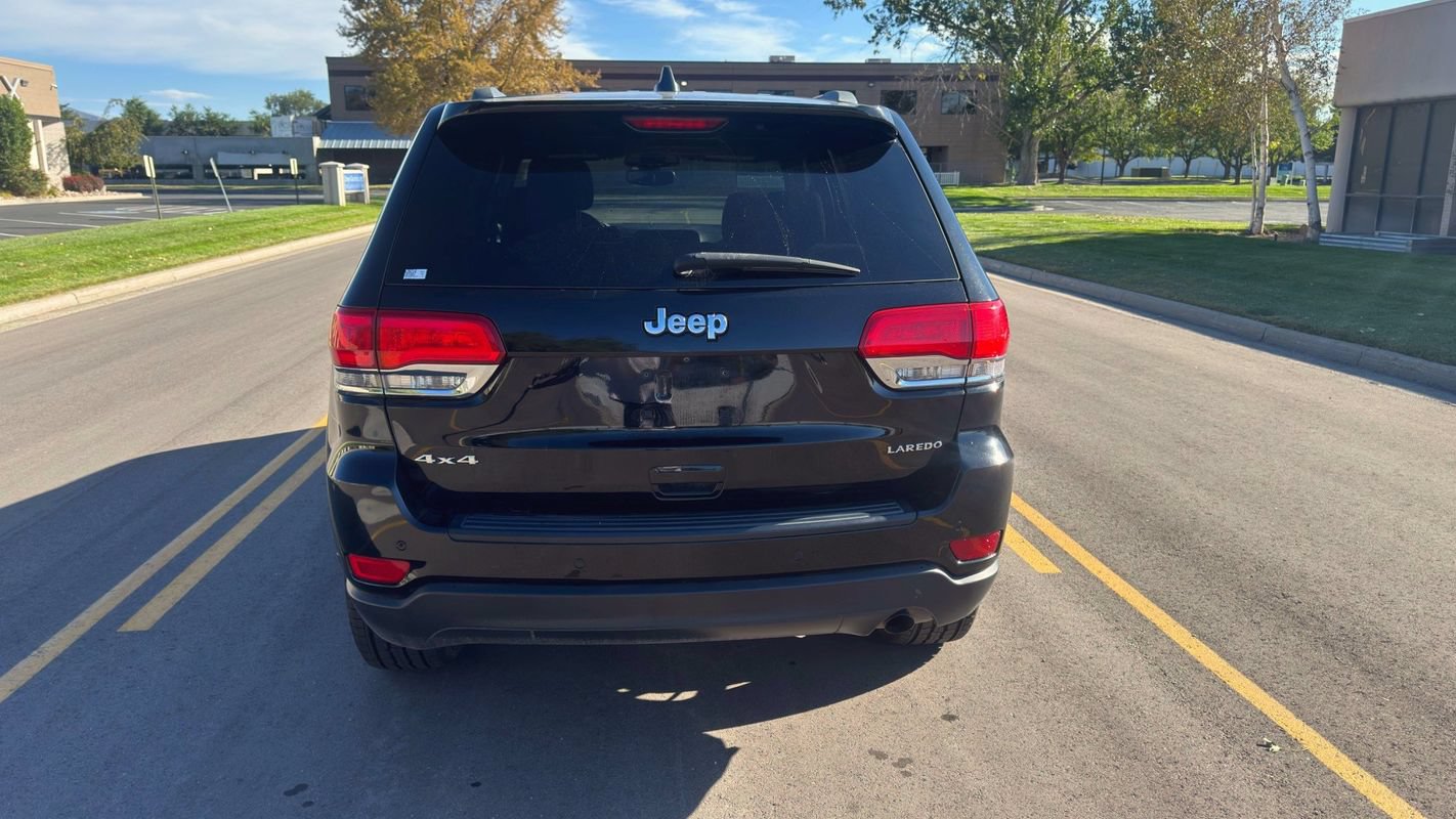 Used 2019 Jeep Grand Cherokee Laredo w/ 18" Wheel & 8.4" Radio Group AWD/4WD image 4