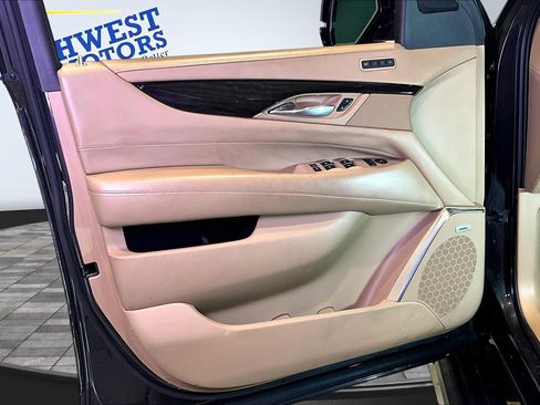 Used 2018 Cadillac Escalade ESV Platinum AWD/4WD image 20