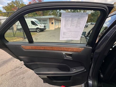 Used 2014 Mercedes-Benz E 350 4MATIC Sedan image 25