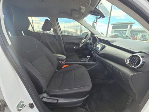 Used 2022 Nissan Kicks SV image 12