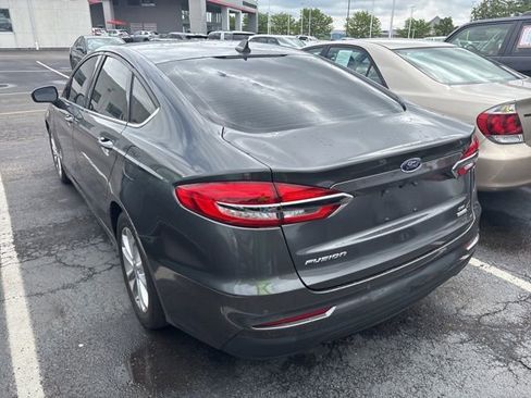 Used 2020 Ford Fusion SE FWD image 4