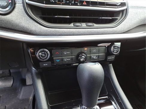 Used 2023 Jeep Compass Sport image 41