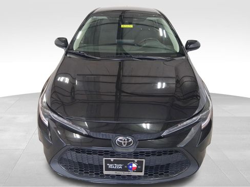 Used 2022 Toyota Corolla LE image 2