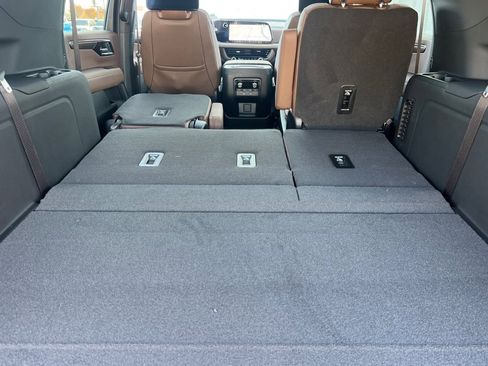 New 2026 Chevrolet Suburban High Country image 14