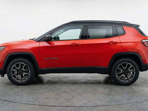 Used 2025 Jeep Compass Trailhawk AWD/4WD image 5