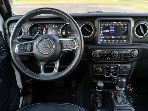 Used 2023 Jeep Wrangler Unlimited Sahara w/ Cold Weather Group AWD/4WD image 13