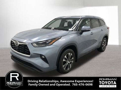 Used 2021 Toyota Highlander XLE image 2