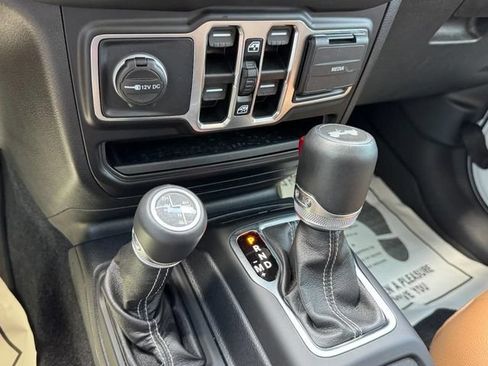 Used 2021 Jeep Wrangler Unlimited Sahara w/ Cold Weather Group AWD/4WD image 19