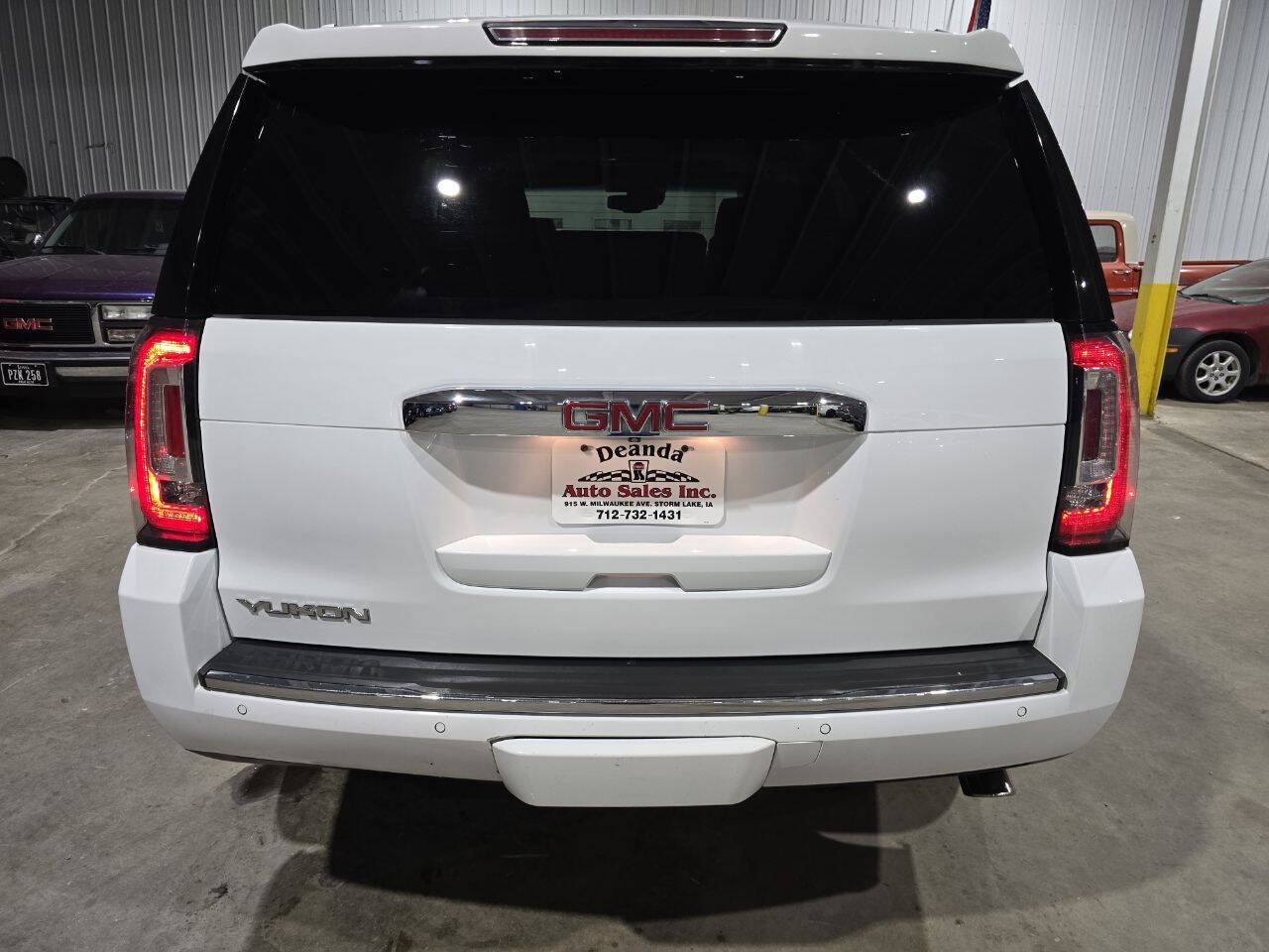 Used 2017 GMC Yukon Denali w/ Open Road Package AWD/4WD image 10
