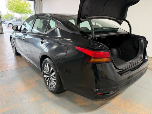 Used 2023 Nissan Altima 2.5 SV FWD image 4