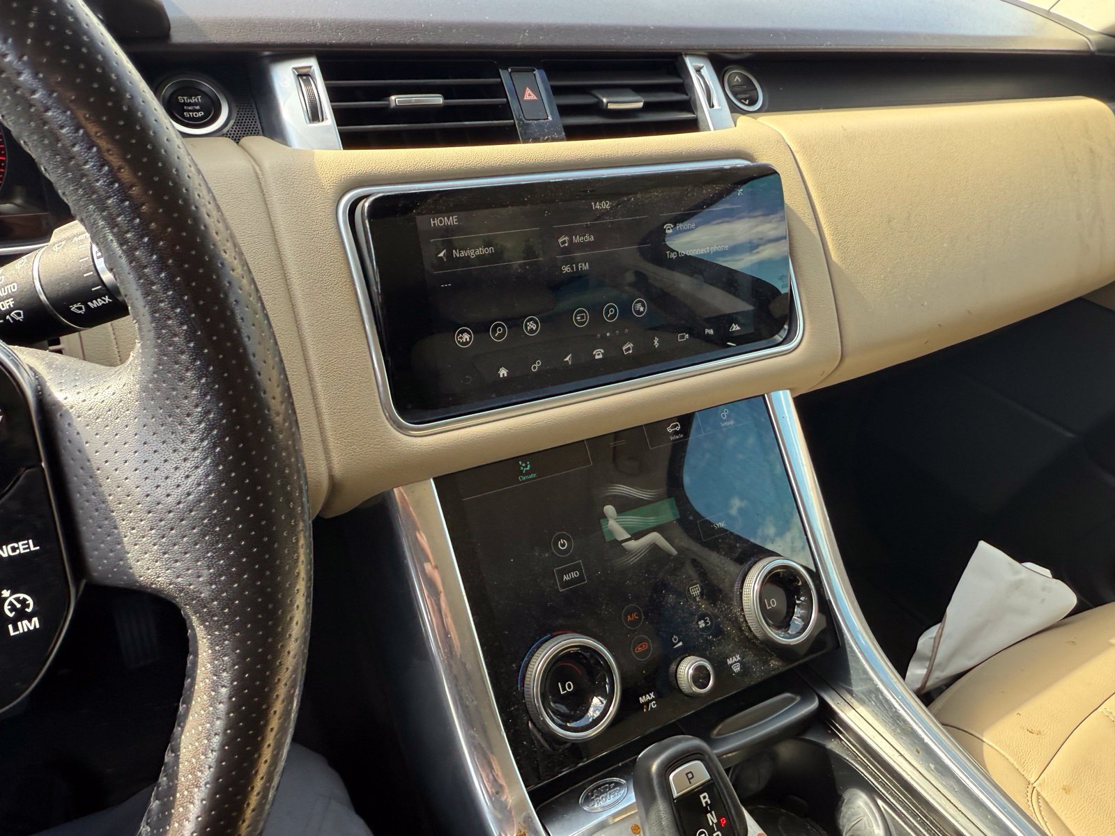 Used 2019 Land Rover Range Rover Sport SE AWD/4WD image 17