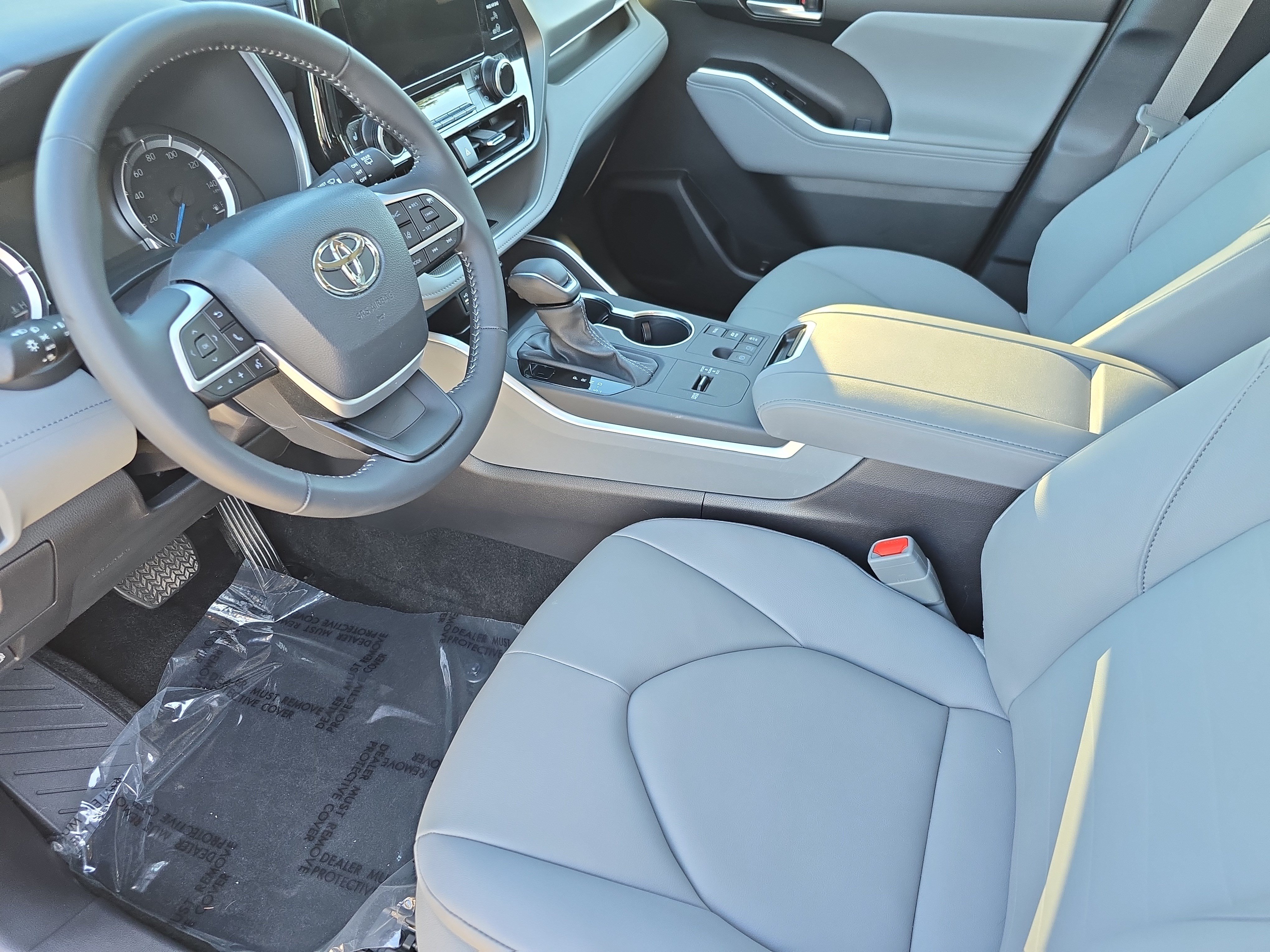 Used 2025 Toyota Highlander XLE AWD/4WD image 16