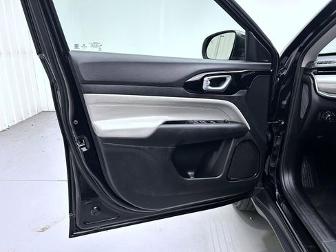 Used 2022 Jeep Compass Limited image 9