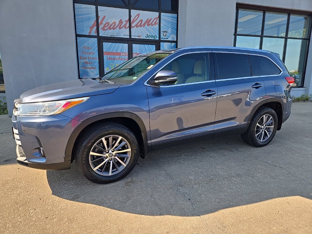 Used 2019 Toyota Highlander XLE FWD image 4