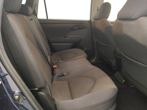 Used 2022 Toyota Highlander L image 19