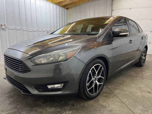 Used 2017 Ford Focus SE image 3
