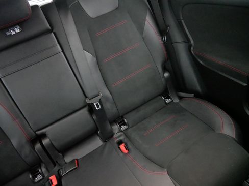 Used 2020 Mercedes-Benz GLB 250 4MATIC image 14