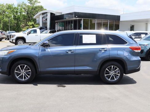 Used 2019 Toyota Highlander XLE FWD image 6
