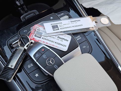 Used 2021 Mercedes-Benz GLA 250 4MATIC image 33