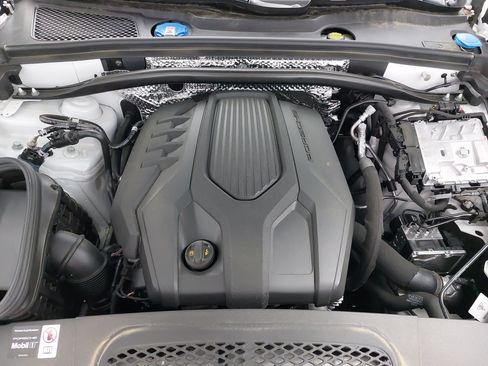 Certified 2026 Porsche Macan AWD/4WD image 33