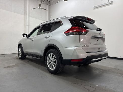 Used 2017 Nissan Rogue SV w/ SV Family Package image 19