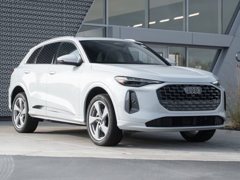 New 2025 Audi Q5 Premium Plus image 1