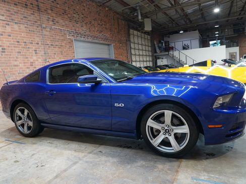 Used 2013 Ford Mustang GT Premium w/ Comfort Pkg RWD image 2