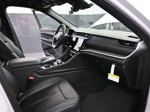 New 2026 Jeep Grand Cherokee L Limited image 24