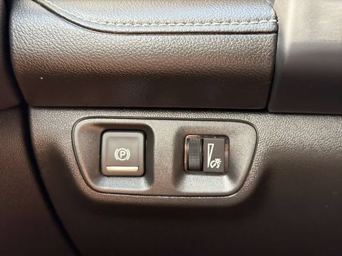 Used 2023 GMC Acadia SLE FWD image 18