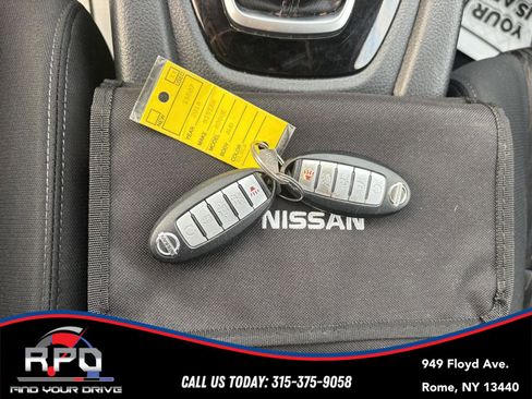 Used 2018 Nissan Rogue SV image 31