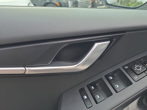 Certified 2025 Kia Niro EX image 20