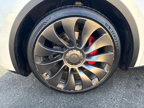 Used 2020 Tesla Model Y Performance image 10